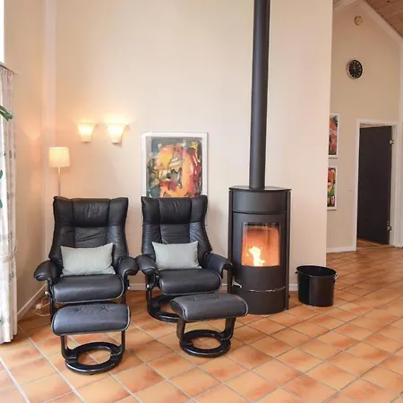Five-bedroom Holiday In Holiday home Blavand