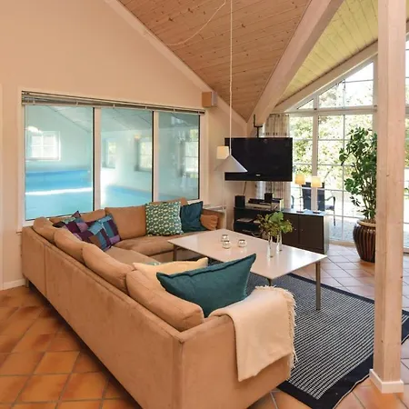 Five-bedroom Holiday In Holiday home Blavand