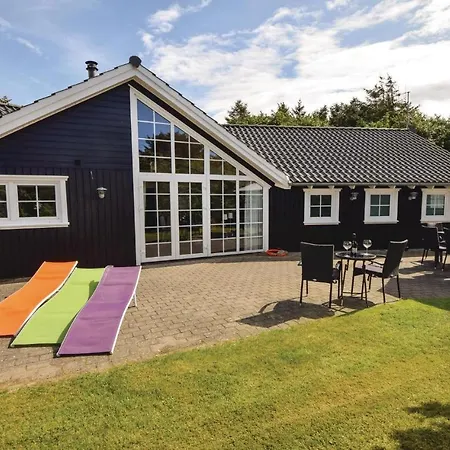 Five-bedroom Holiday In * Blavand