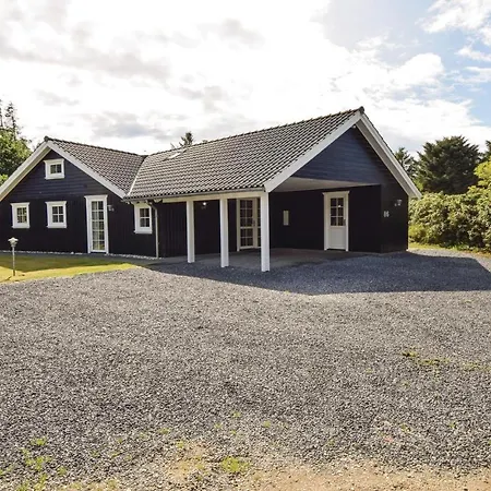 Five-bedroom Holiday In Holiday home *
