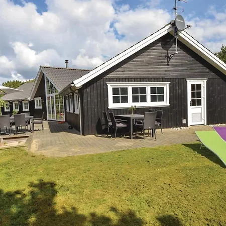 Holiday home Five-bedroom Holiday In