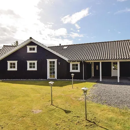 Five-bedroom Holiday In Holiday home *